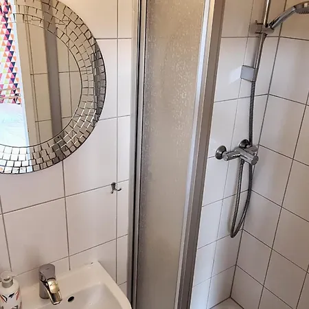Weltempfaenger Backpacker Hostel Keulen Buitenkant foto
