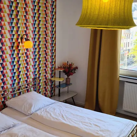 Weltempfaenger Backpacker Hostel Keulen Buitenkant foto