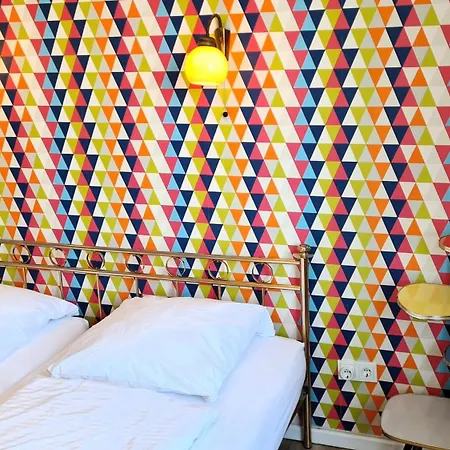 Weltempfaenger Backpacker Hostel Keulen Buitenkant foto